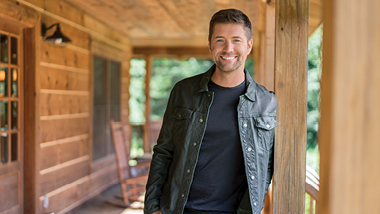 A photo of country musician Josh Turner.